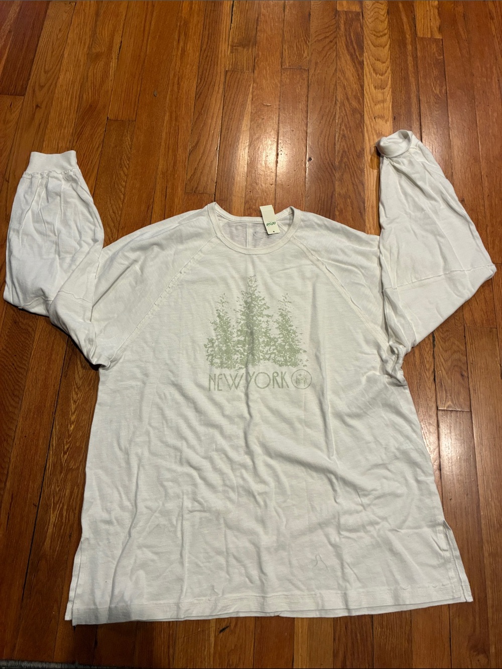 aerie- Long Sleeve T-Shirt with New York print, NWT